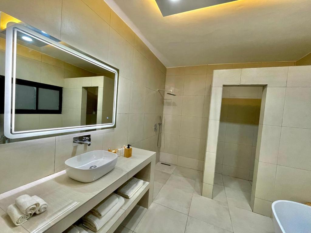 Le Kentia Hotel Lomé Buitenkant foto