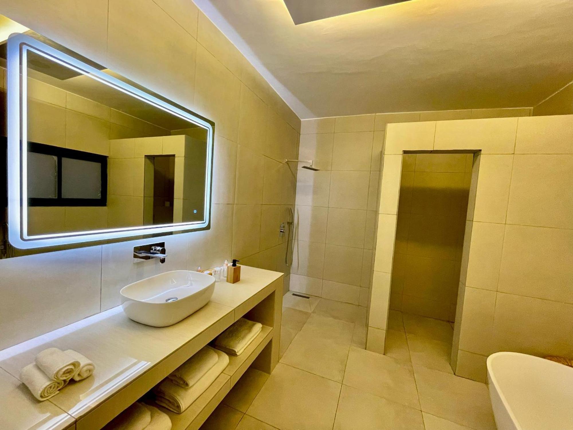 Le Kentia Hotel Lomé Buitenkant foto